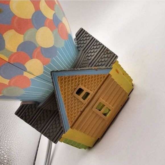 Scentsy Retired Disney Pixar UP Full Size Warmer Balloon House Carl Russel Kevin - Picture 8 of 11